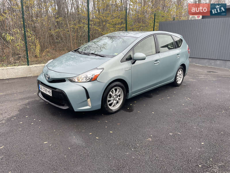 Хэтчбек Toyota Prius v 2016 в Киеве