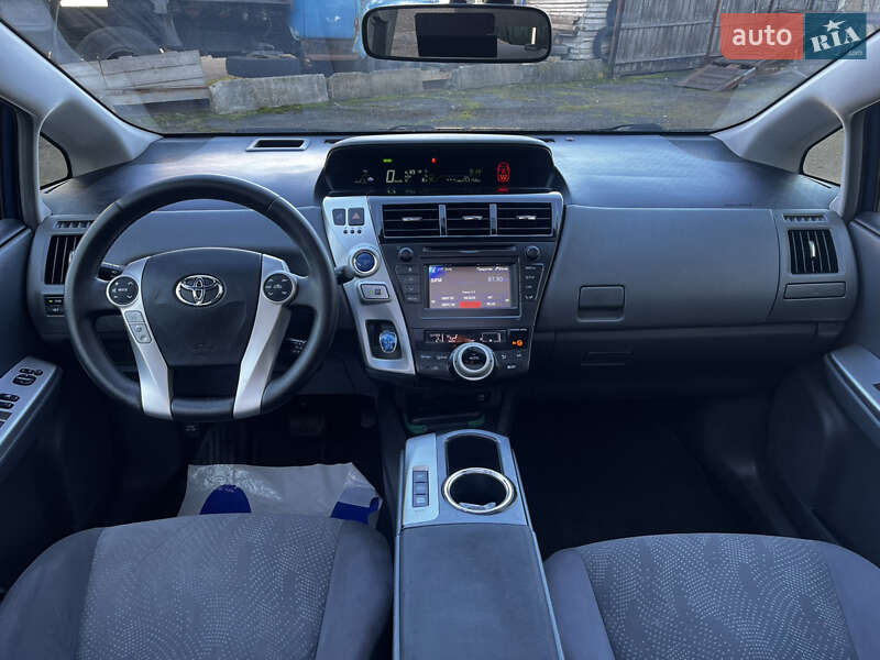Універсал Toyota Prius v 2013 в Луцьку