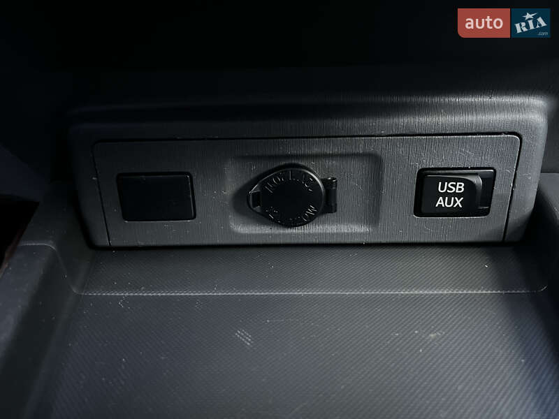 Універсал Toyota Prius v 2013 в Луцьку