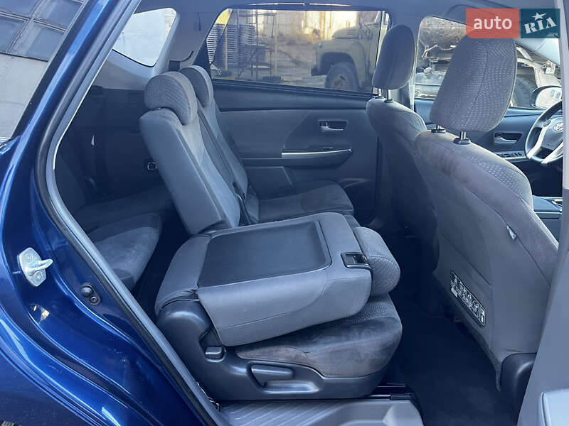 Універсал Toyota Prius v 2013 в Луцьку