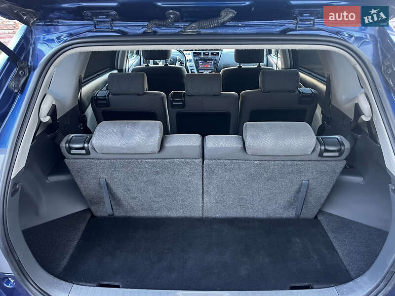 Універсал Toyota Prius v 2013 в Луцьку
