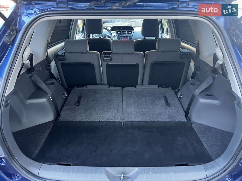 Універсал Toyota Prius v 2013 в Луцьку
