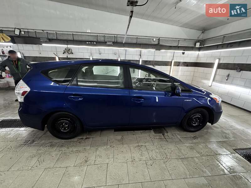 Универсал Toyota Prius v 2014 в Киеве