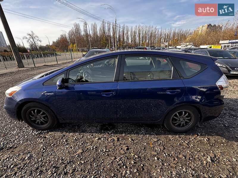 Универсал Toyota Prius v 2014 в Киеве