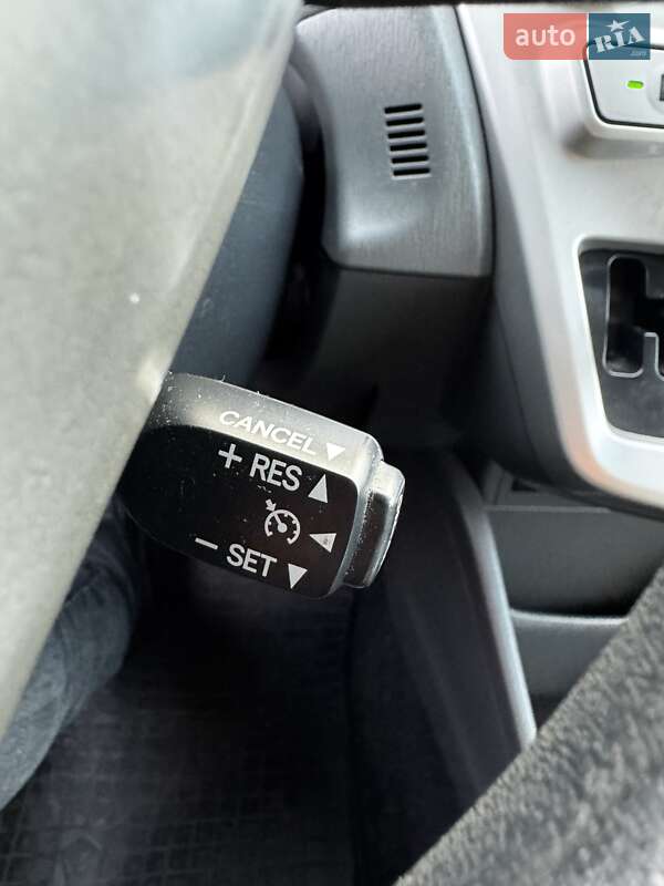 Универсал Toyota Prius v 2014 в Киеве