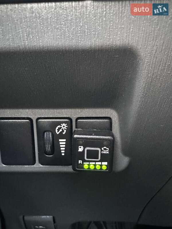 Универсал Toyota Prius v 2014 в Киеве