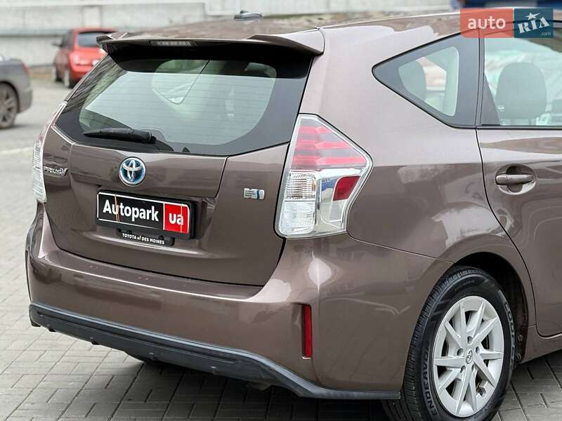 Универсал Toyota Prius v 2015 в Одессе