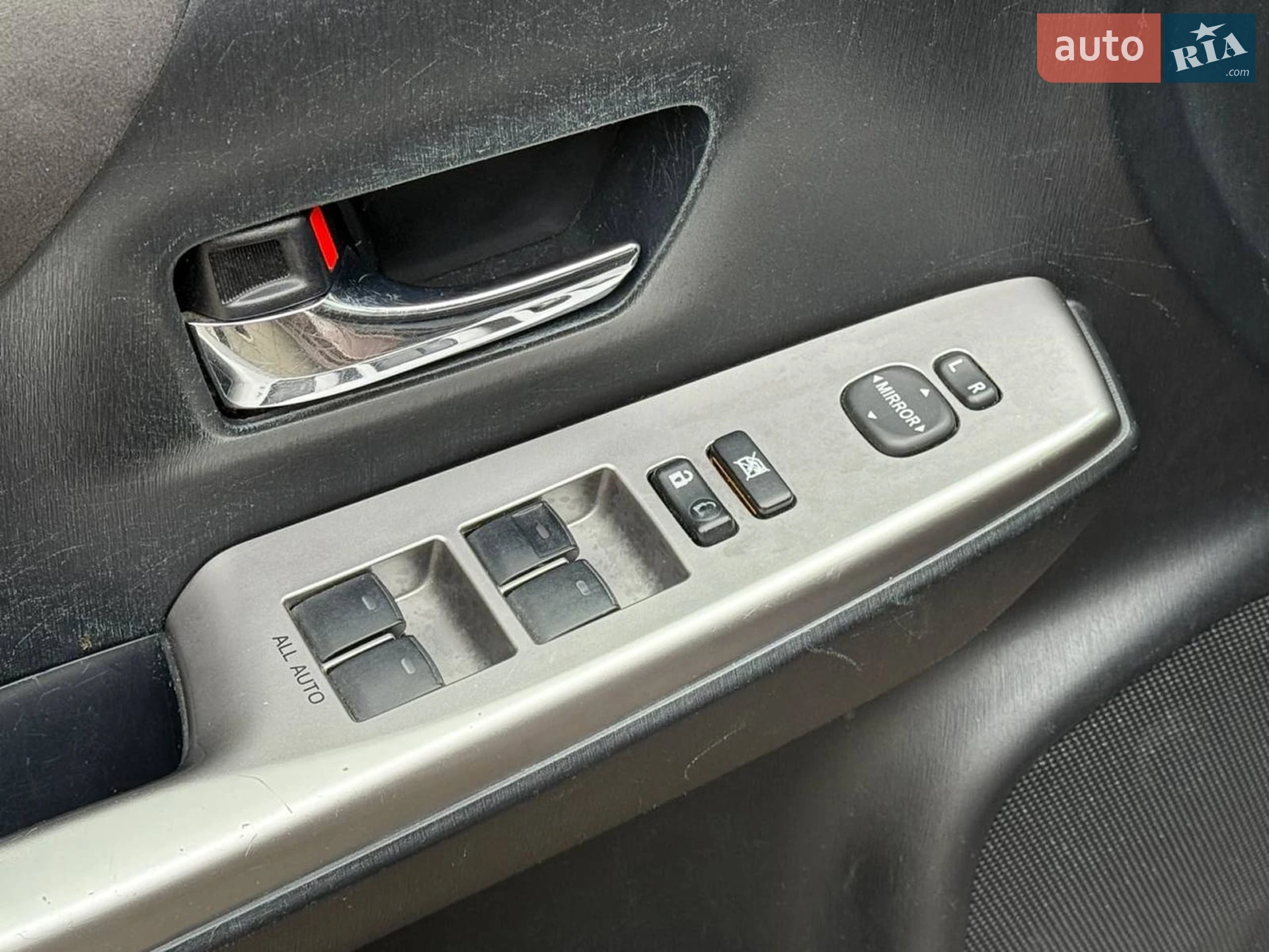 2015 Toyota Prius v (+) - мініатюра 11