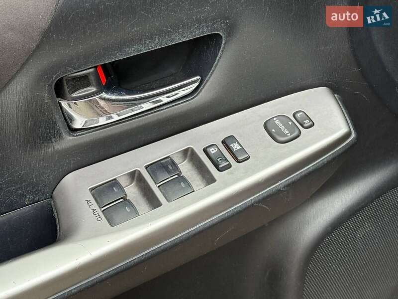 Универсал Toyota Prius v 2015 в Одессе