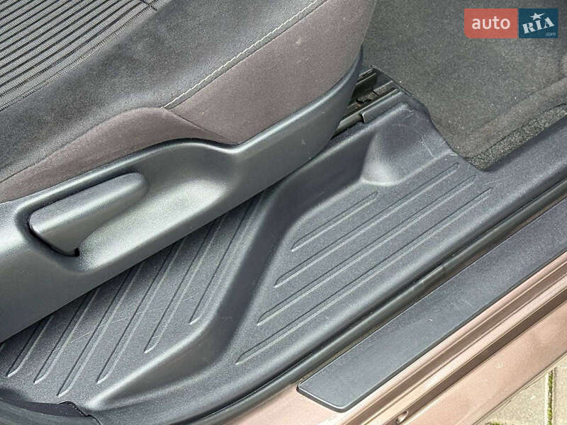 Универсал Toyota Prius v 2015 в Одессе