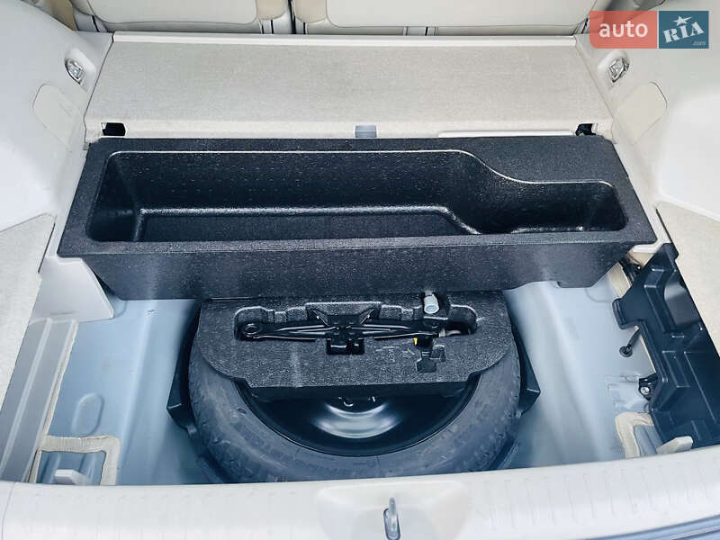 Универсал Toyota Prius v 2013 в Одессе