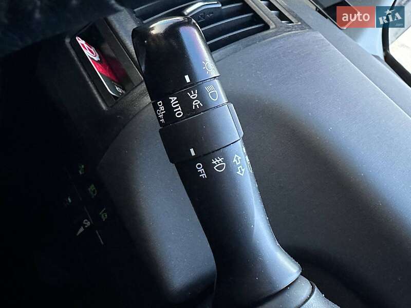 Универсал Toyota Prius v 2015 в Киеве