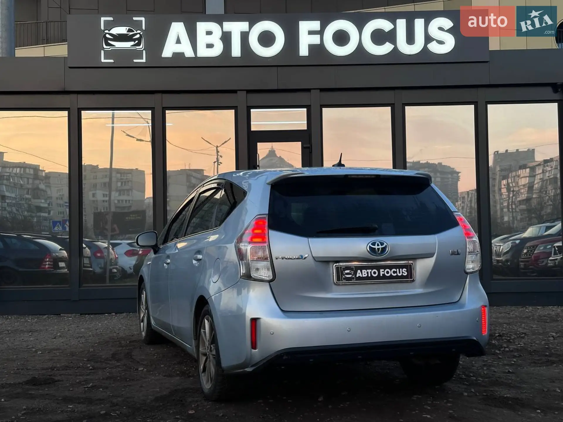 2015 Toyota Prius v (+) - мініатюра 5