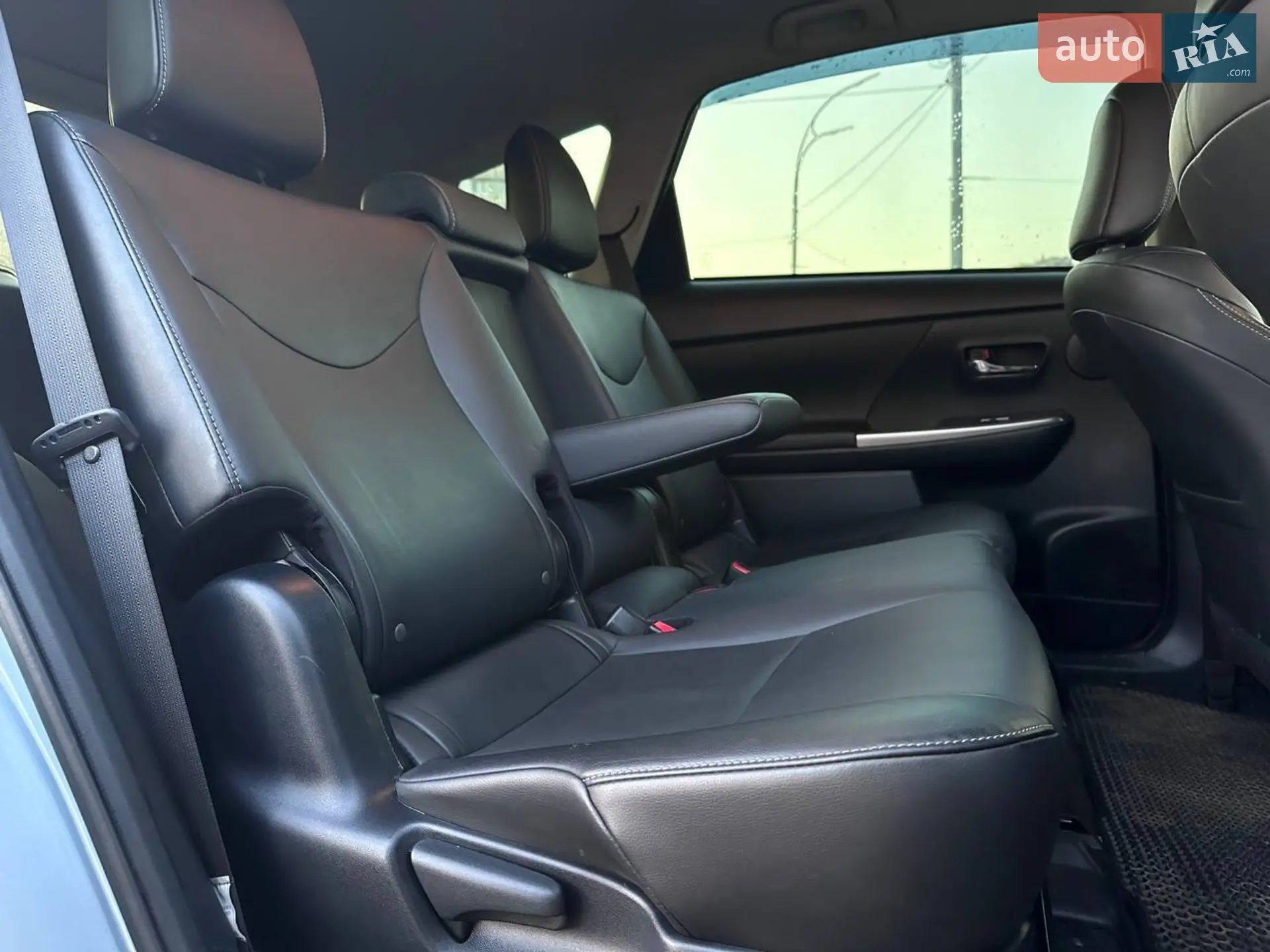 2015 Toyota Prius v (+) - мініатюра 11