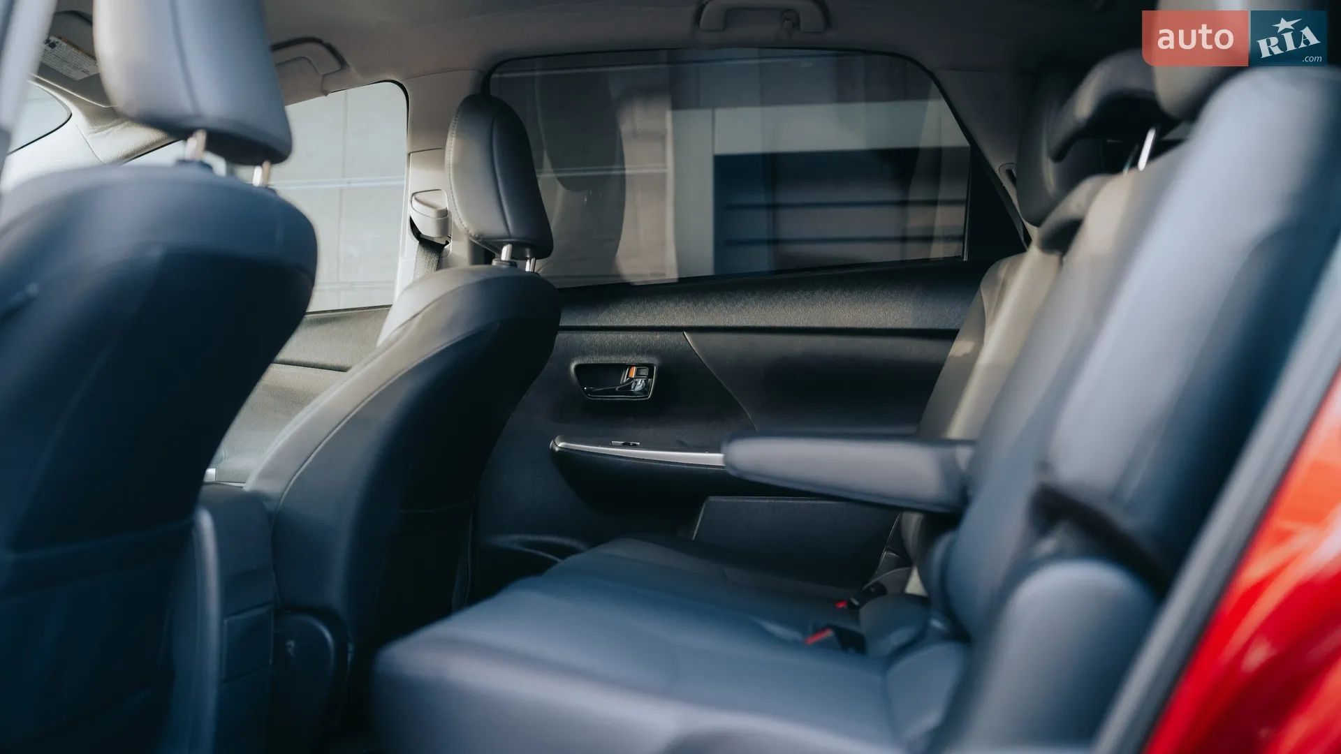 2013 Toyota Prius v (+) - мініатюра 52
