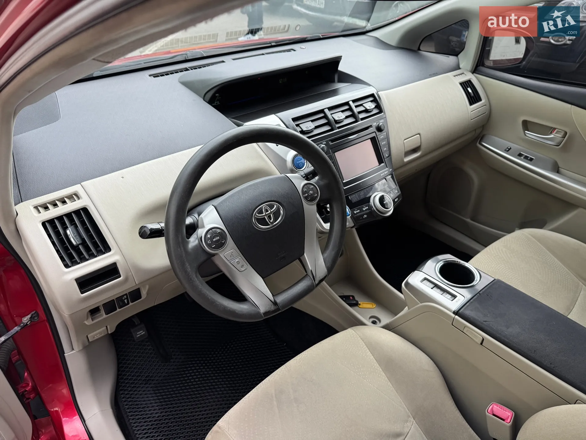2013 Toyota Prius v (+) - мініатюра 10