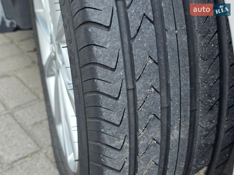 Универсал Toyota Prius v 2013 в Запорожье фото 9 Универсал Toyota Prius v 2013 в Запорожье