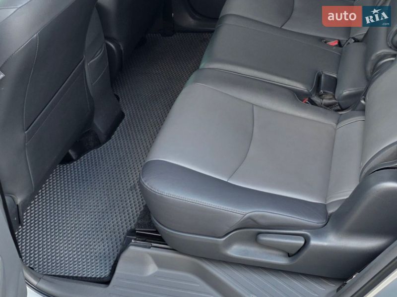 Универсал Toyota Prius v 2013 в Запорожье фото 11 Универсал Toyota Prius v 2013 в Запорожье