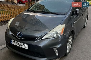 Универсал Toyota Prius v 2011 в Киеве