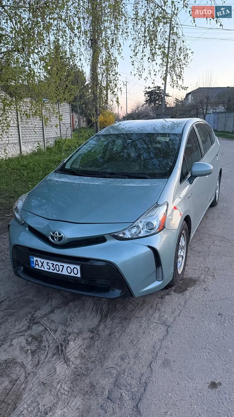 2015 Toyota Prius v (+) - мініатюра 4