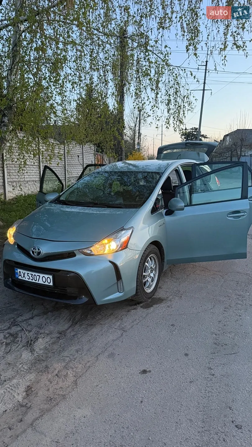 2015 Toyota Prius v (+) - мініатюра 9