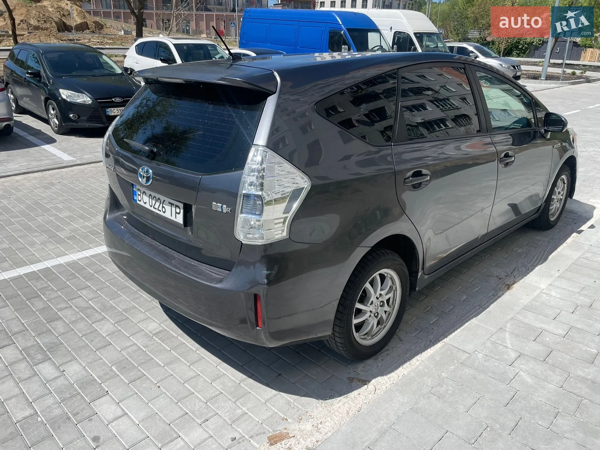 2011 Toyota Prius v (+) - мініатюра 3