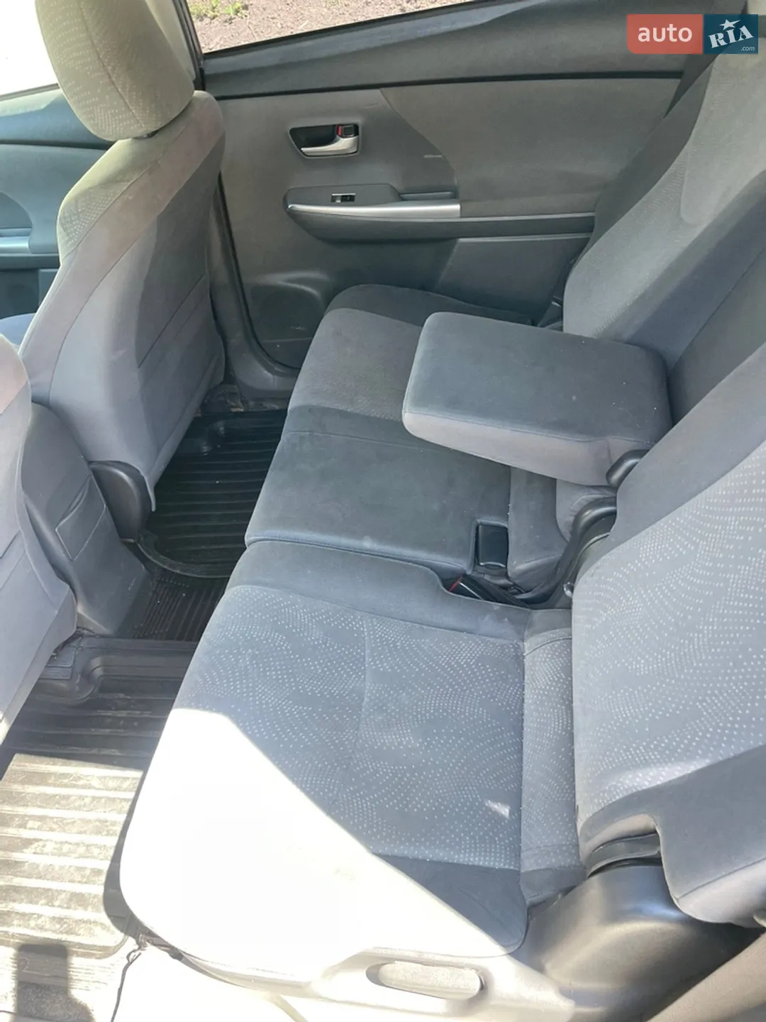 2011 Toyota Prius v (+) - мініатюра 7