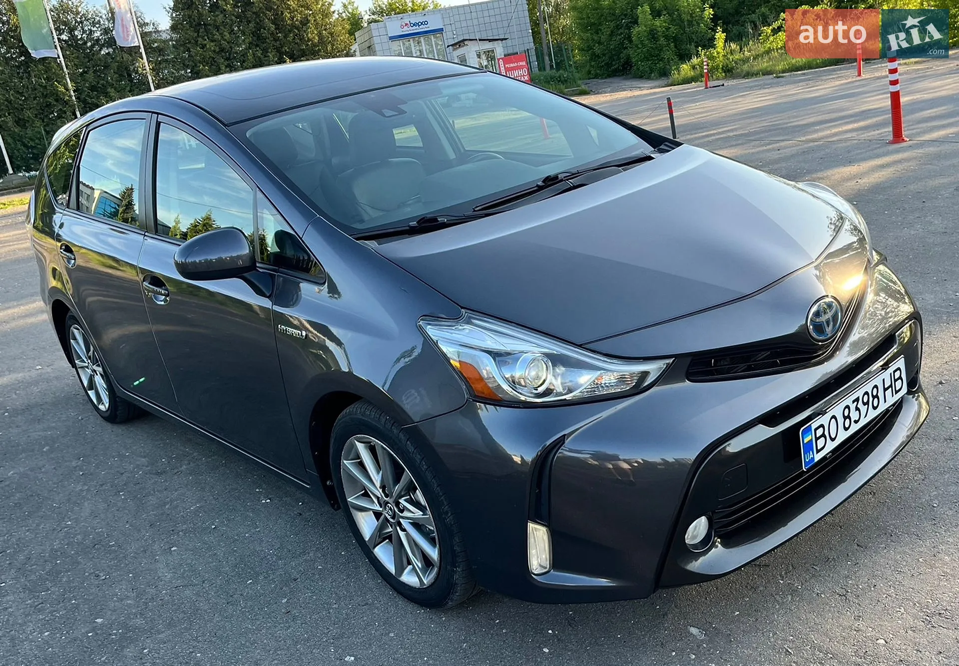 2014 Toyota Prius v (+) - мініатюра 9