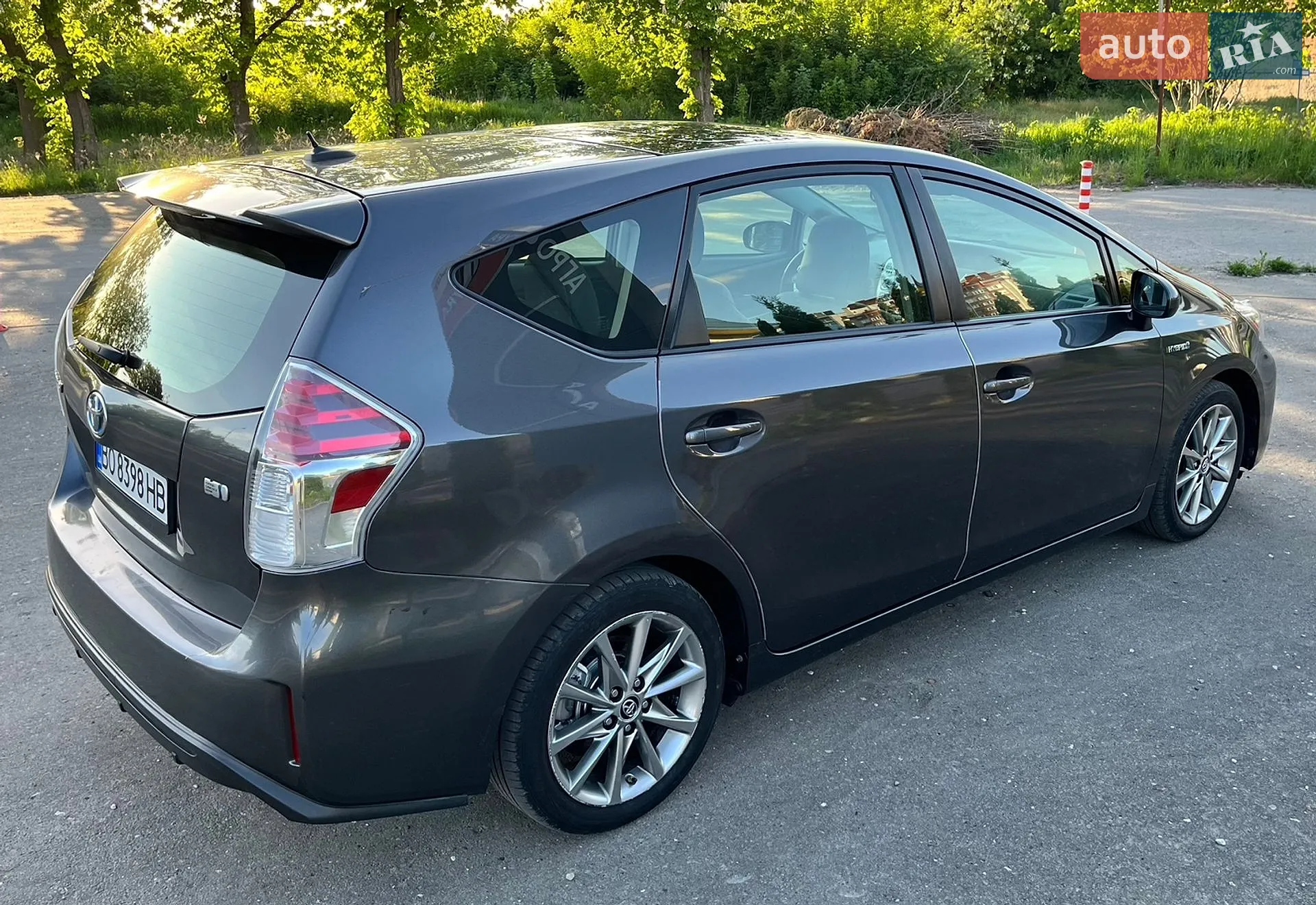2014 Toyota Prius v (+) - мініатюра 16