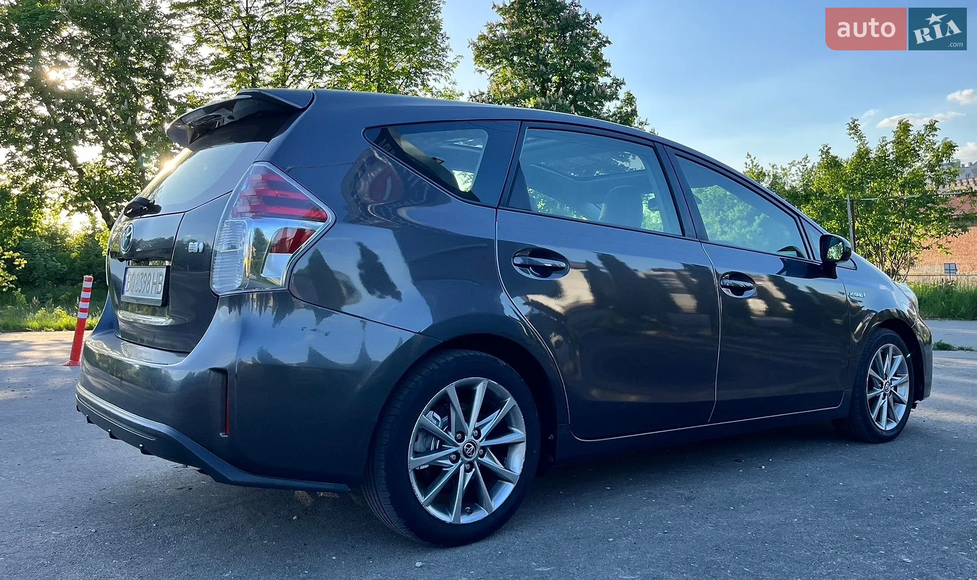 2014 Toyota Prius v (+) - мініатюра 18