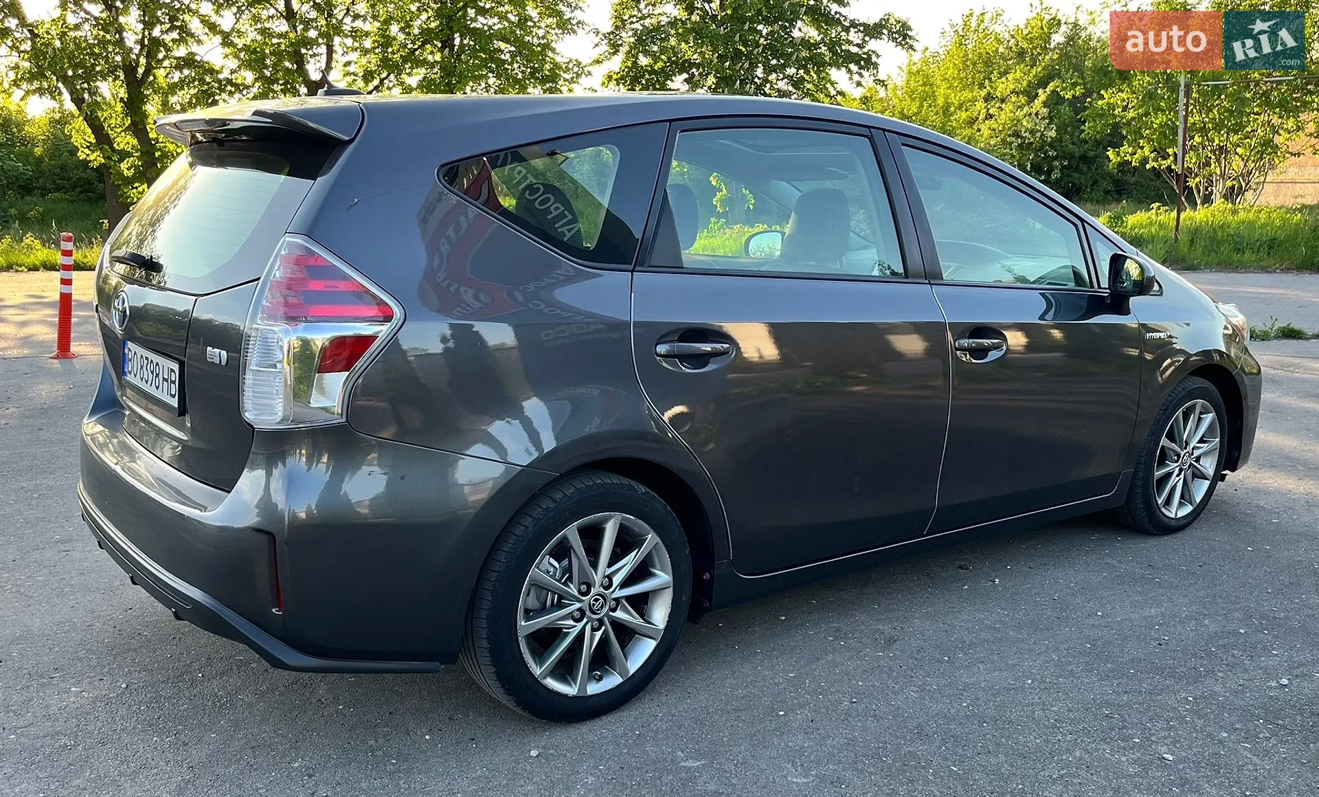 2014 Toyota Prius v (+) - мініатюра 19