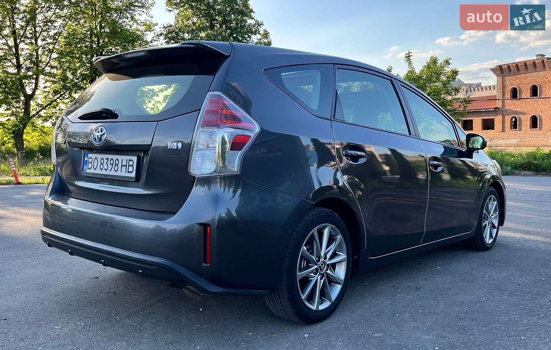 2014 Toyota Prius v (+) - мініатюра 20