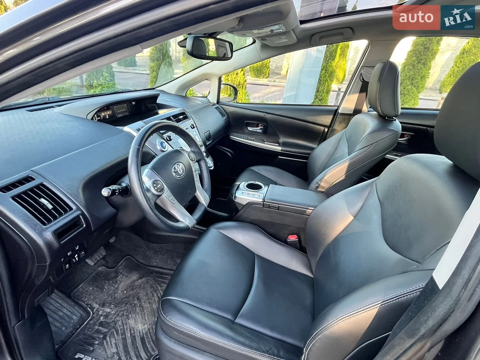 2014 Toyota Prius v (+) - мініатюра 29