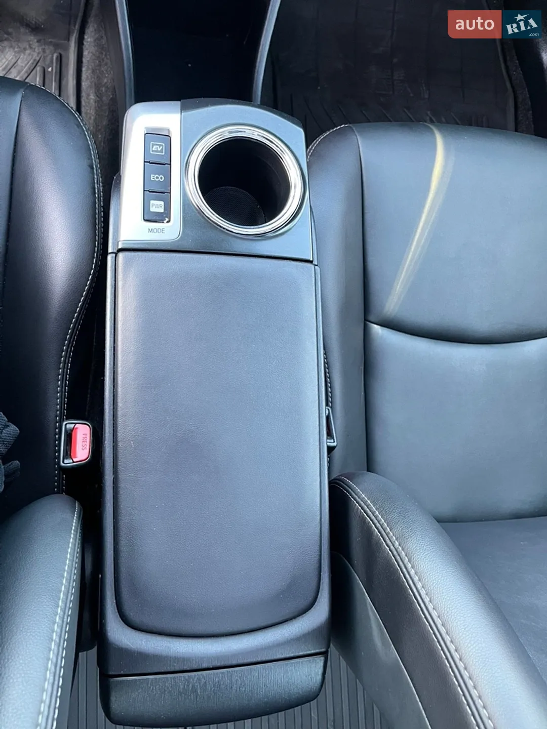 2014 Toyota Prius v (+) - мініатюра 38