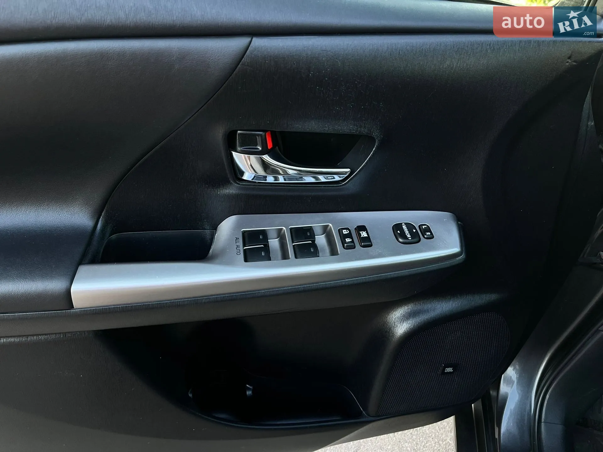 2014 Toyota Prius v (+) - мініатюра 40