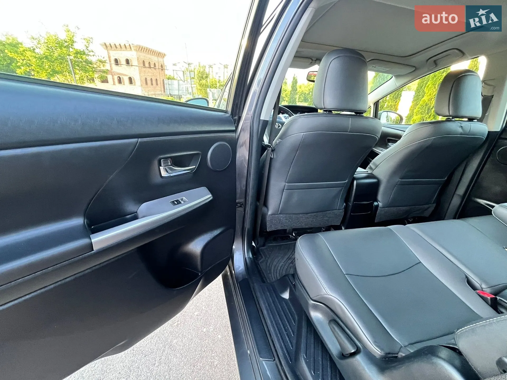 2014 Toyota Prius v (+) - мініатюра 51