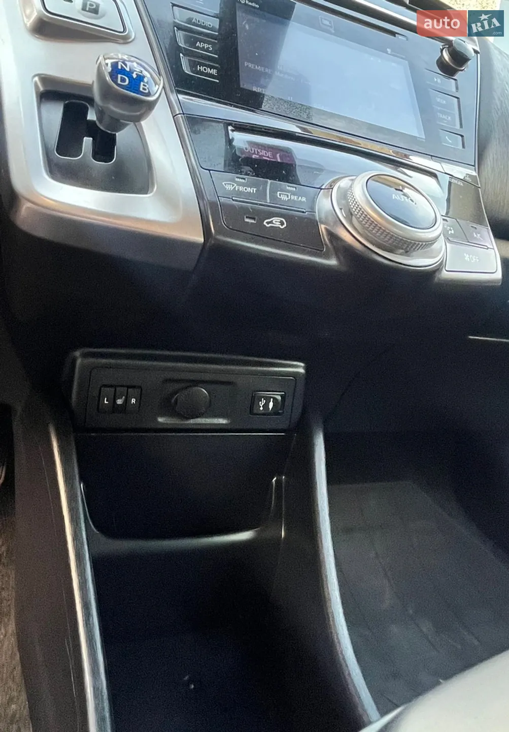 2014 Toyota Prius v (+) - мініатюра 38
