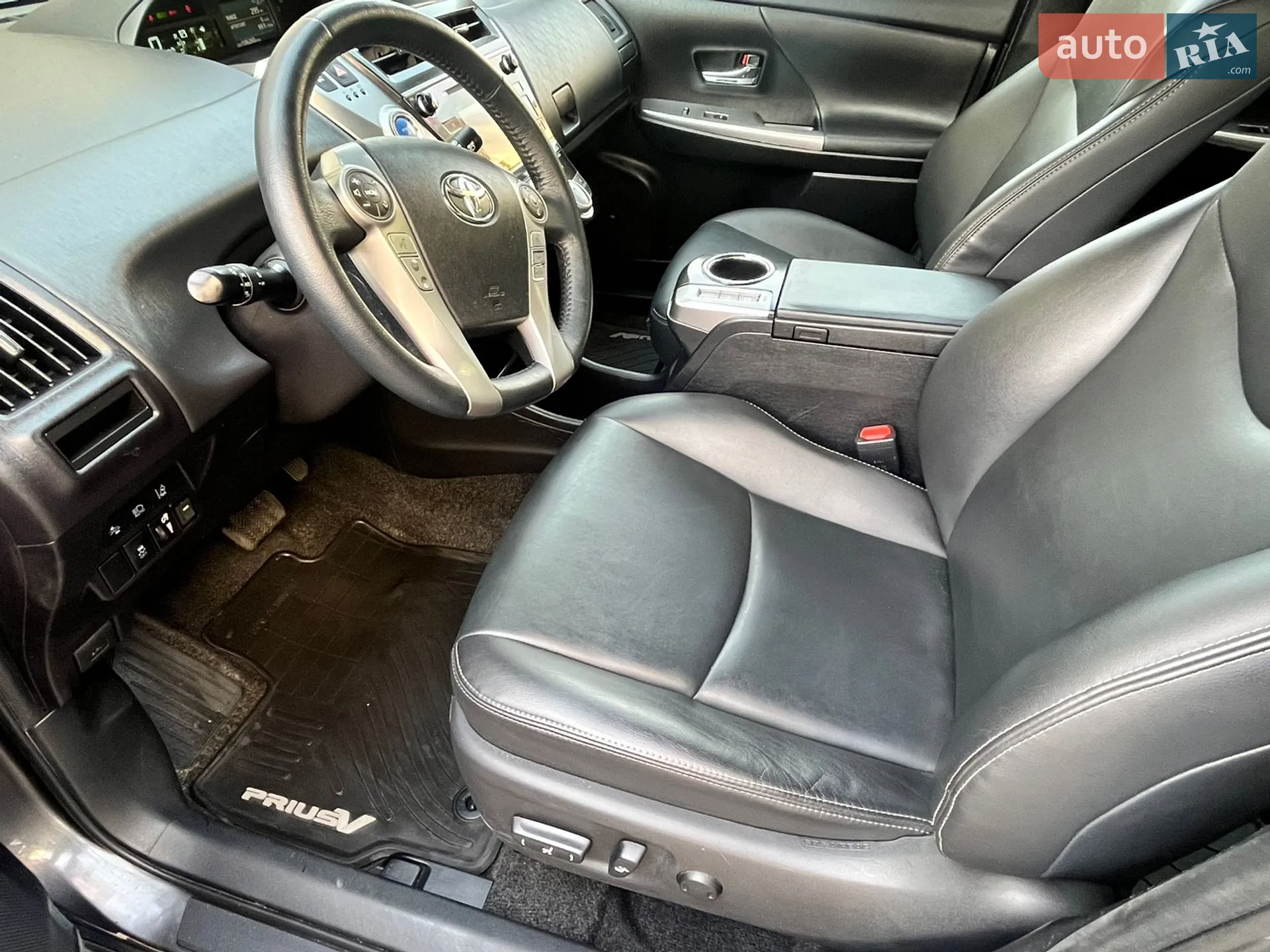 2014 Toyota Prius v (+) - мініатюра 31