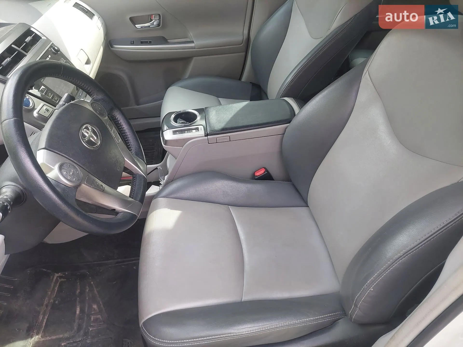 2015 Toyota Prius v (+) - мініатюра 8