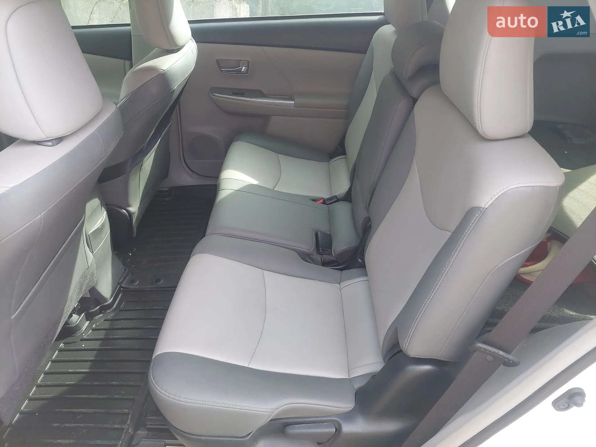 2015 Toyota Prius v (+) - мініатюра 12