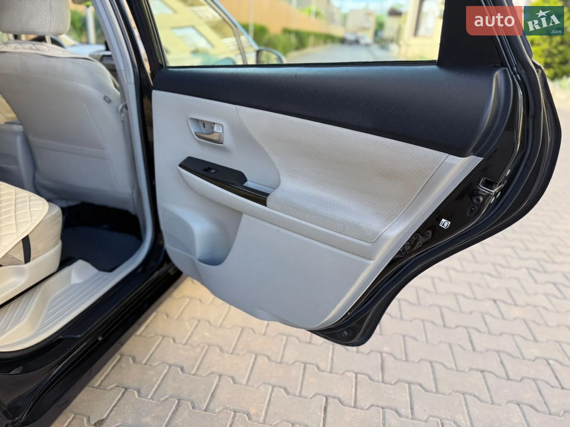 2013 Toyota Prius v (+) - мініатюра 34