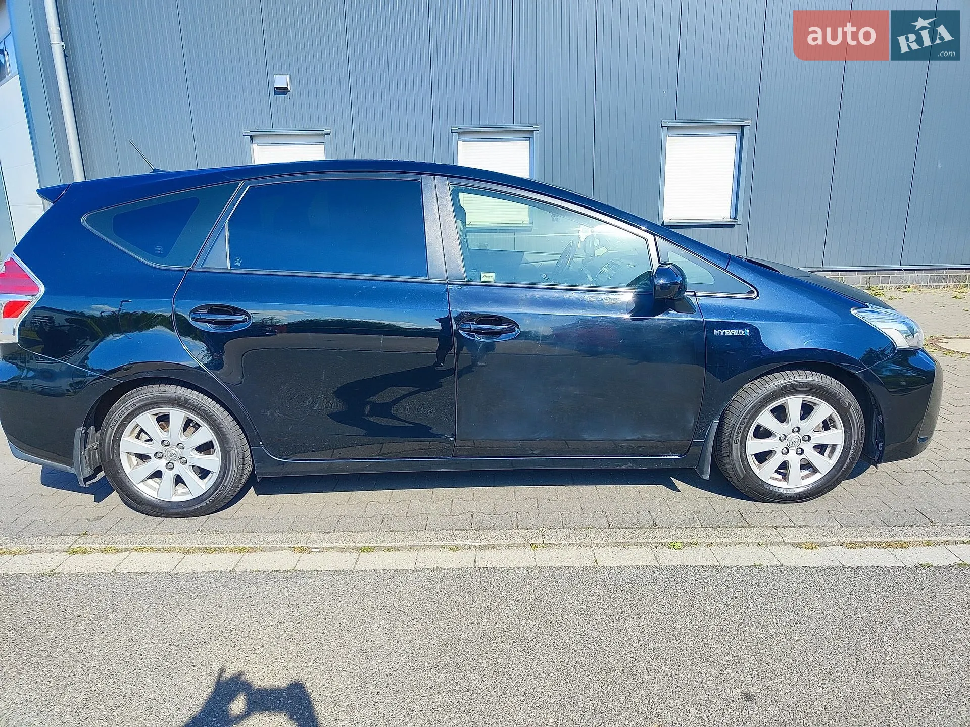 2016 Toyota Prius v (+) - мініатюра 3