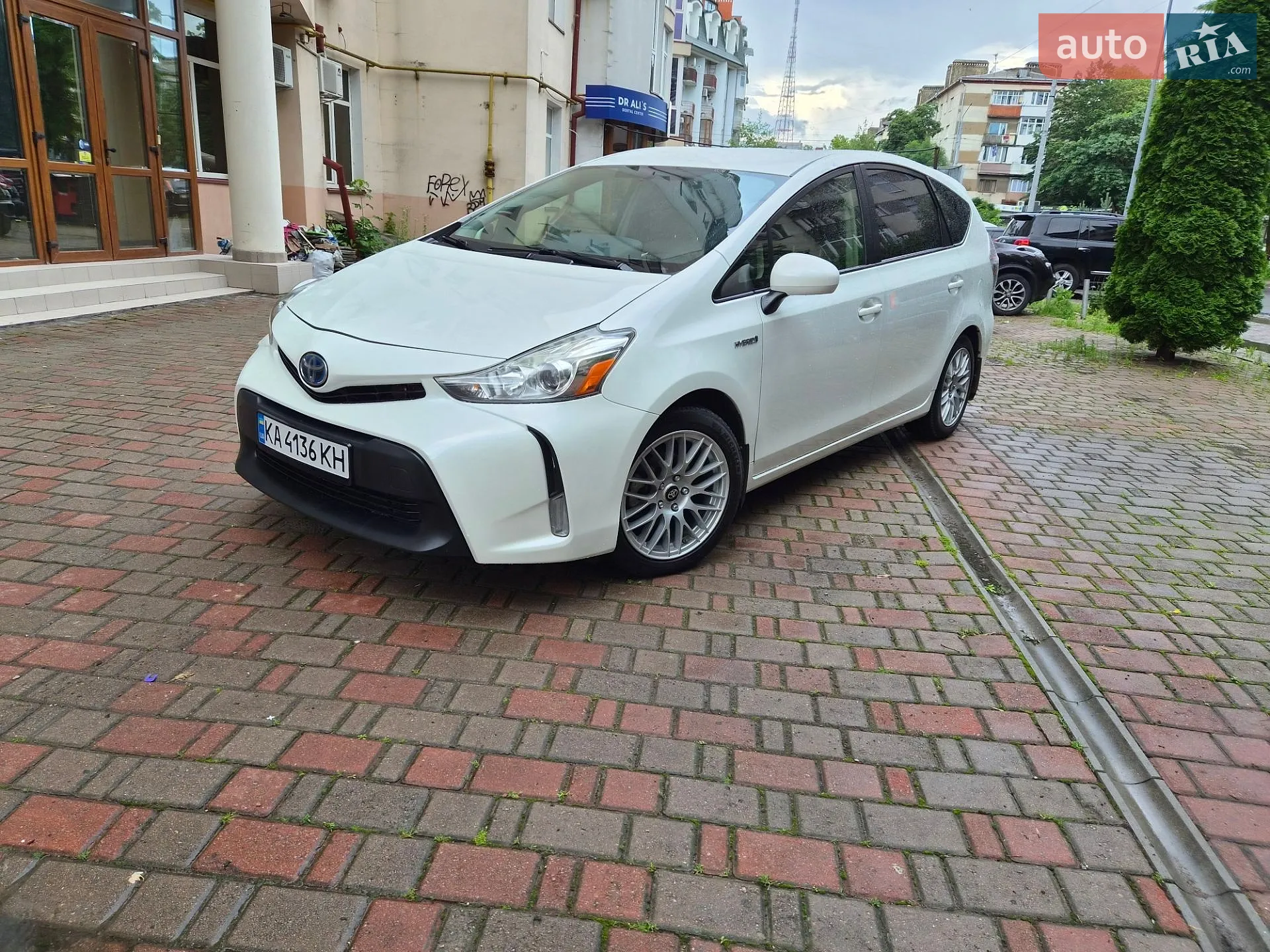 2014 Toyota Prius v (+) - мініатюра 4
