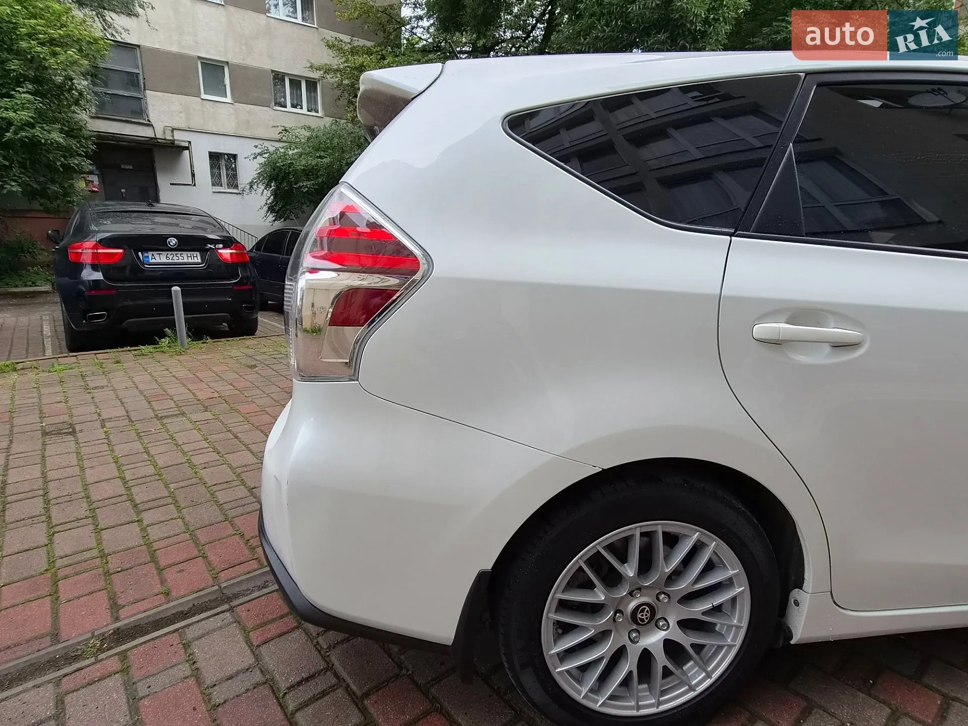 2014 Toyota Prius v (+) - мініатюра 17