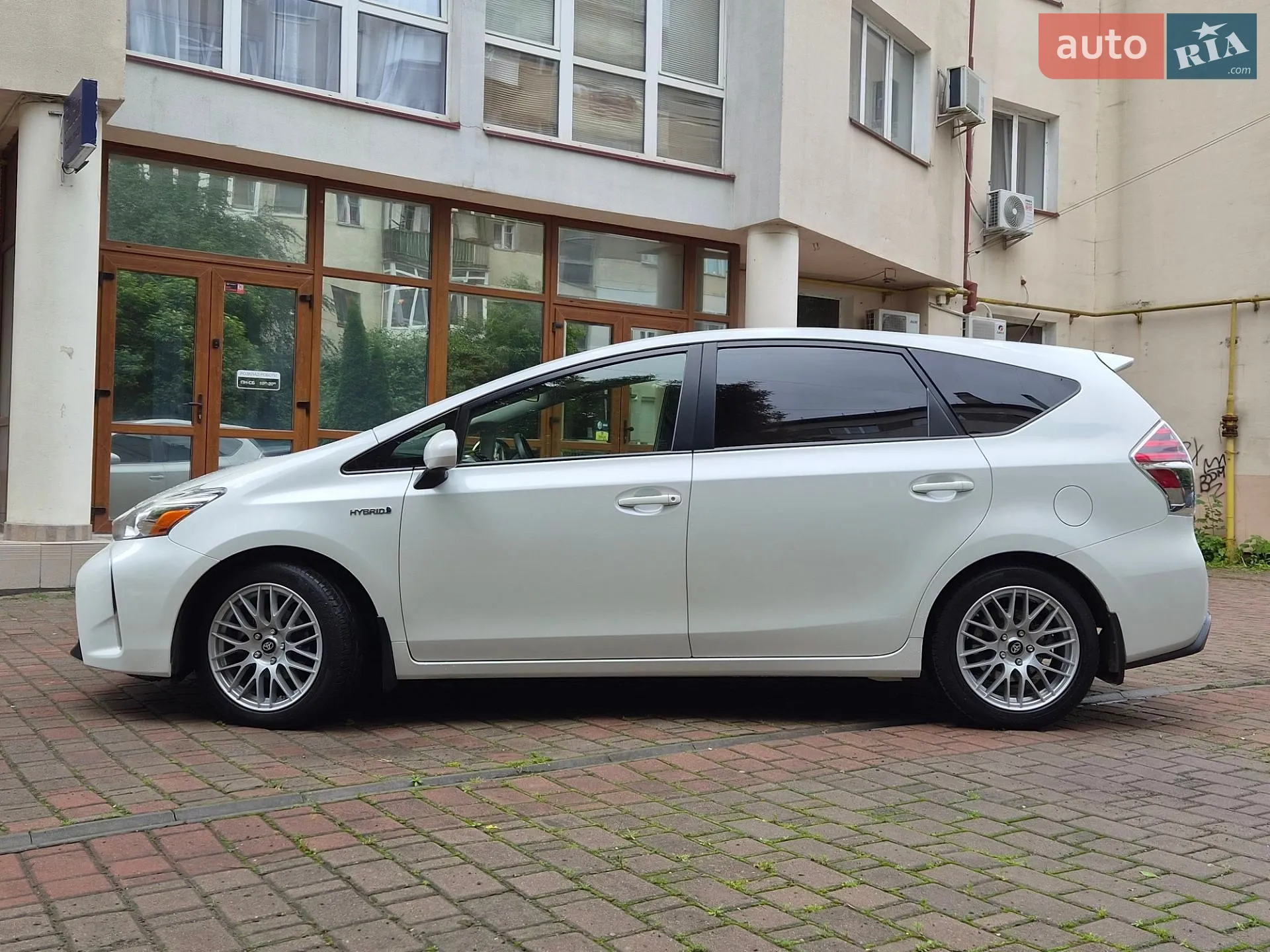 2014 Toyota Prius v (+) - мініатюра 8