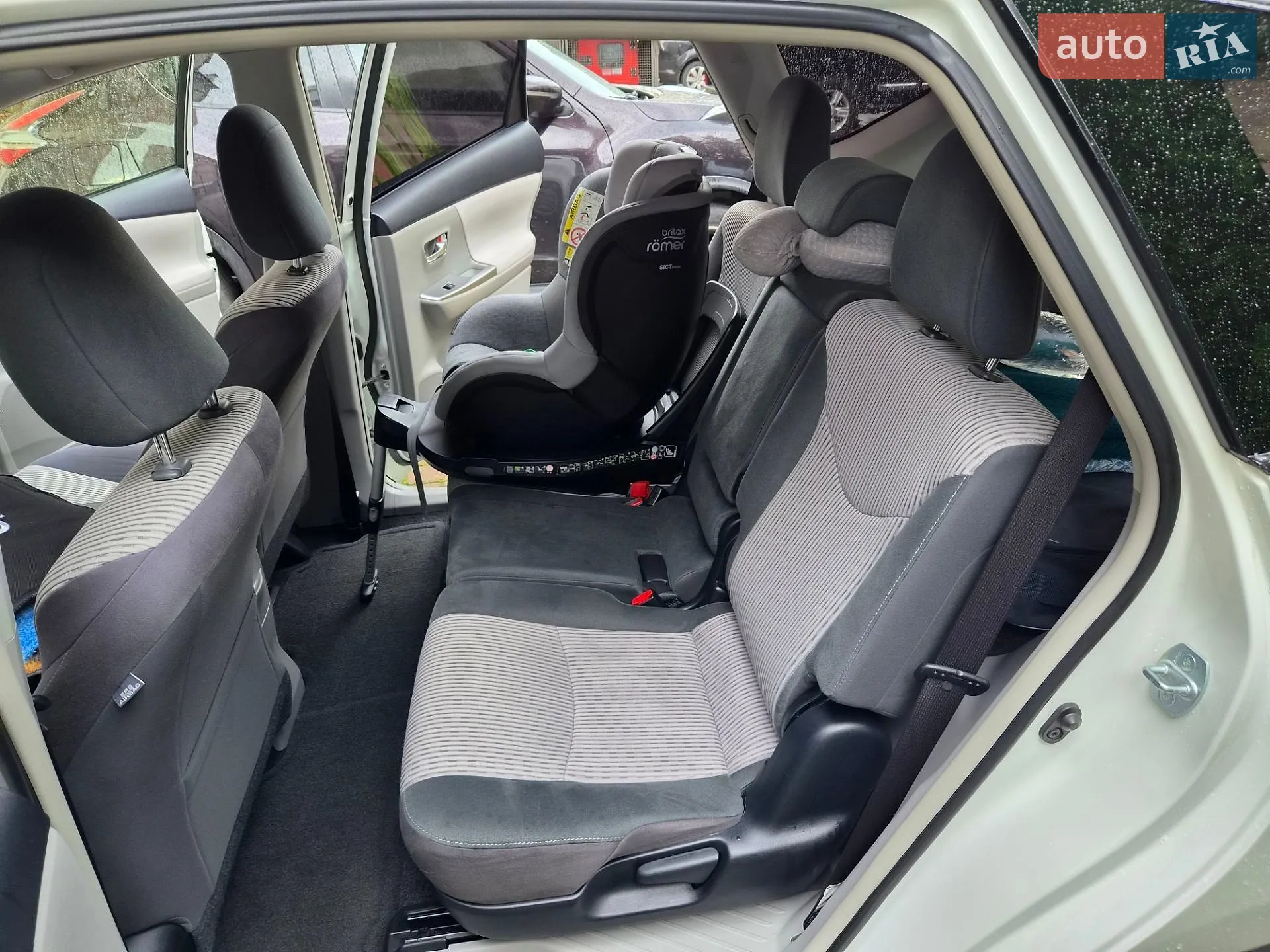 2014 Toyota Prius v (+) - мініатюра 37