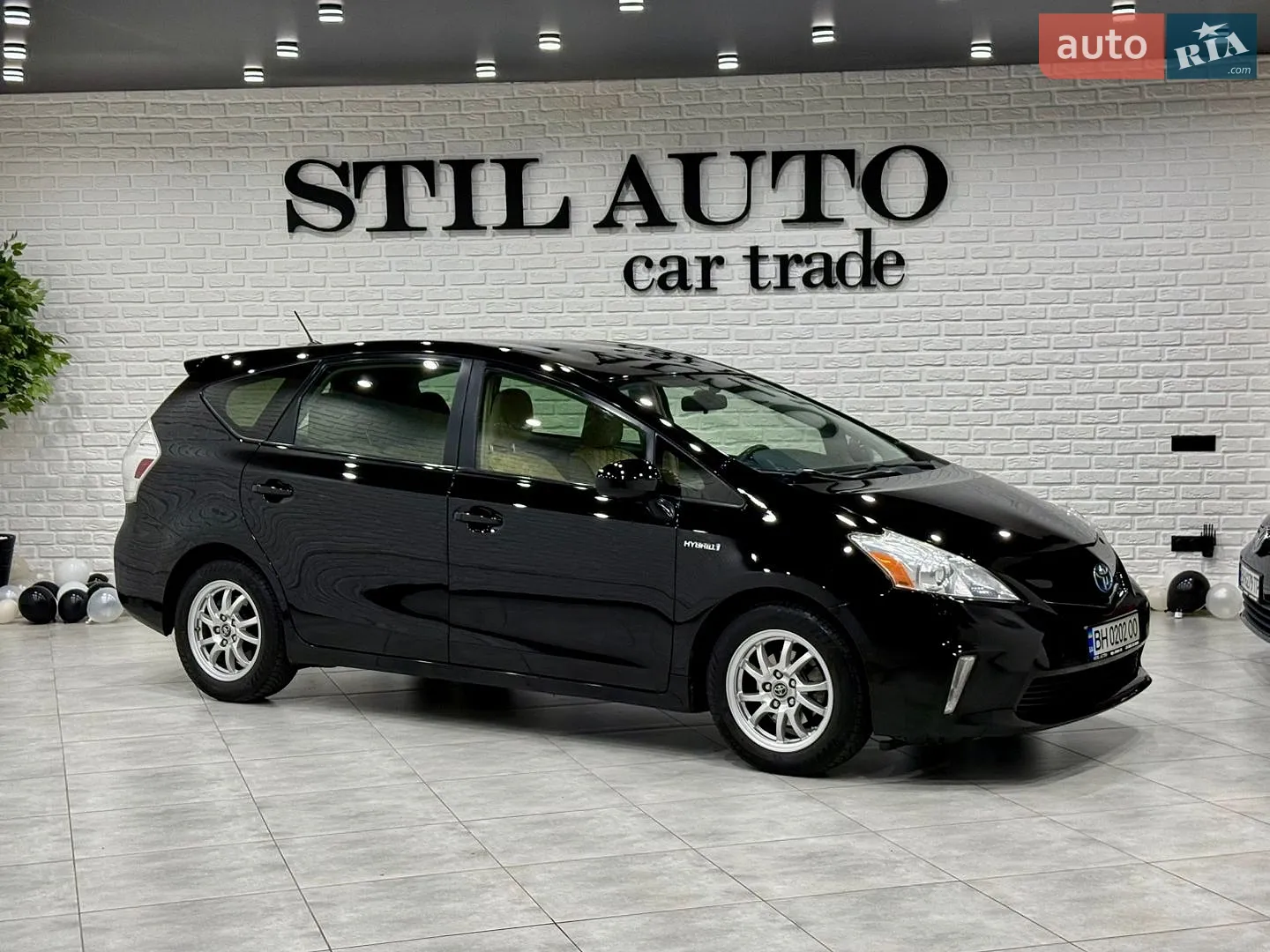 2013 Toyota Prius v (+) - мініатюра 4
