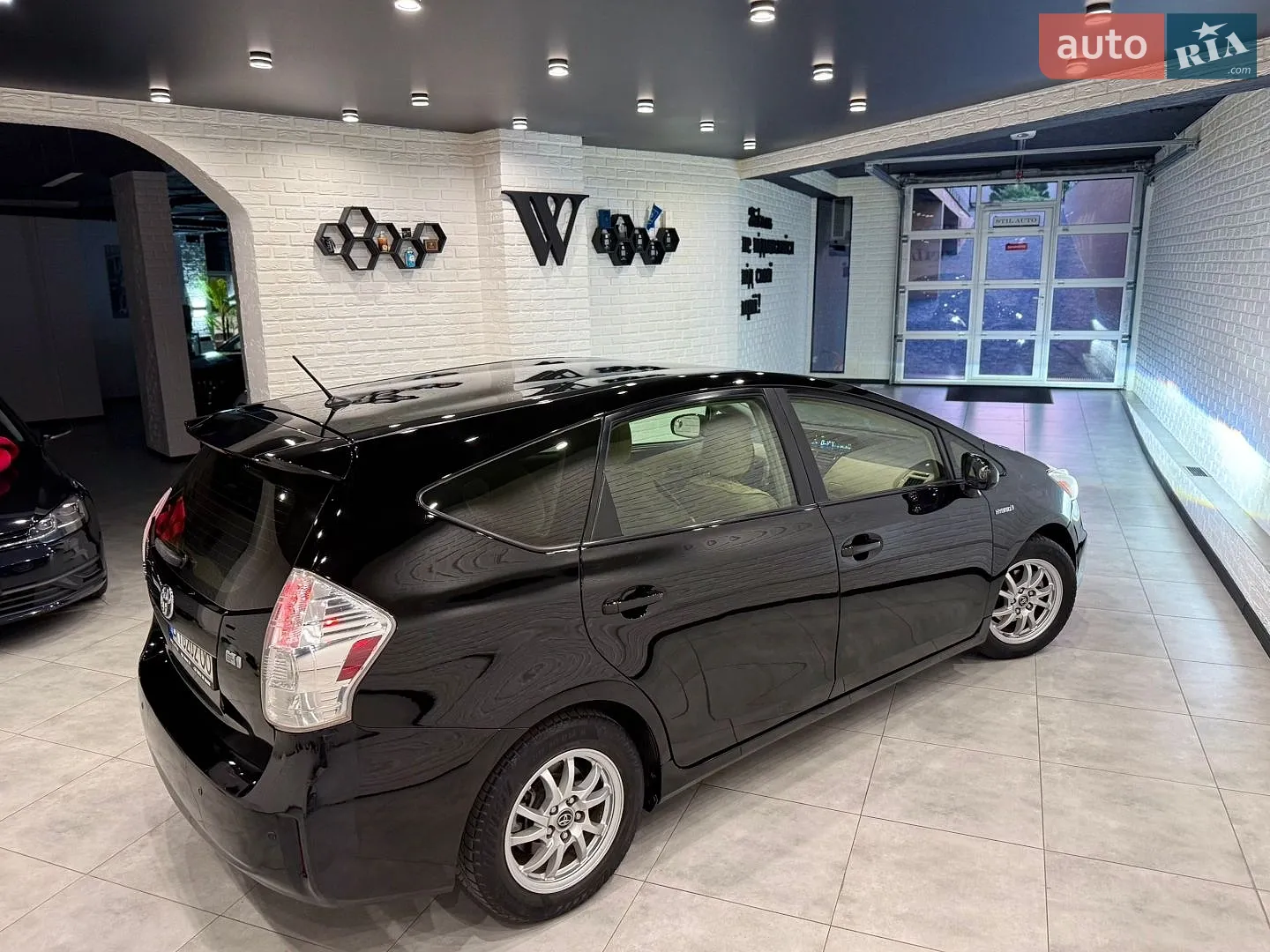 2013 Toyota Prius v (+) - мініатюра 5