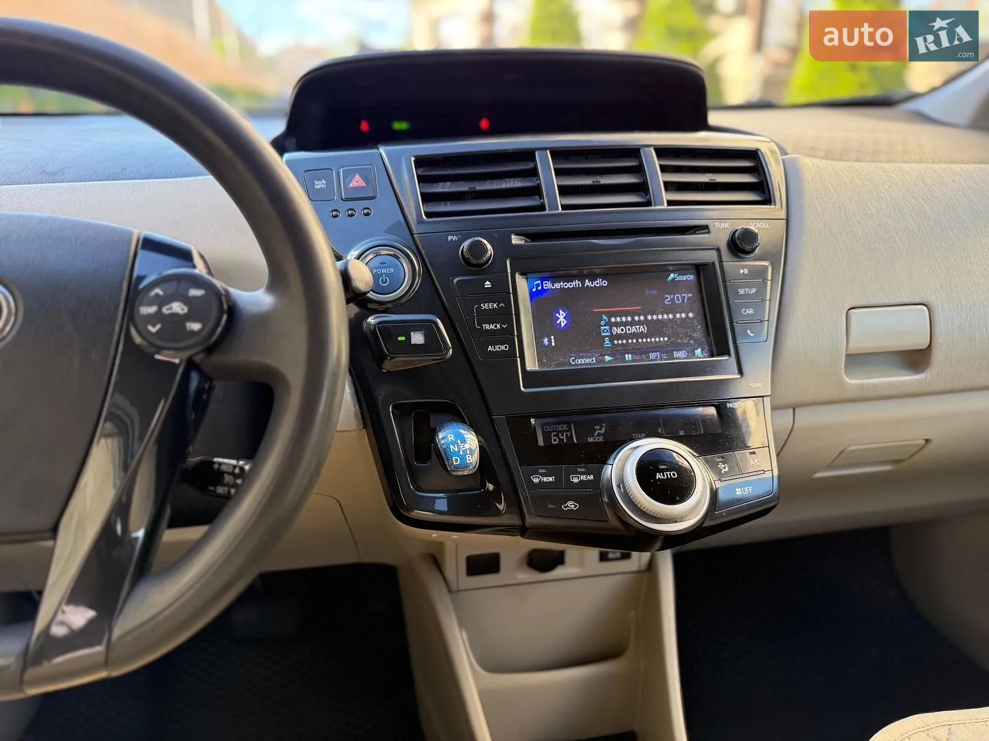 2013 Toyota Prius v (+) - мініатюра 24