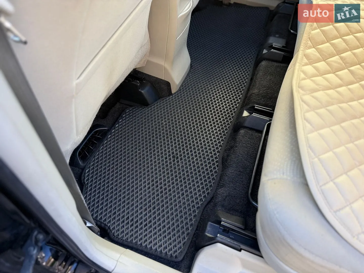 2013 Toyota Prius v (+) - мініатюра 26